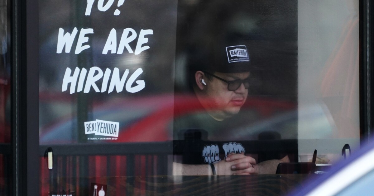 Face à la pénurie de main-d’œuvre, les entreprises repensent les licenciements en raison de la récession
