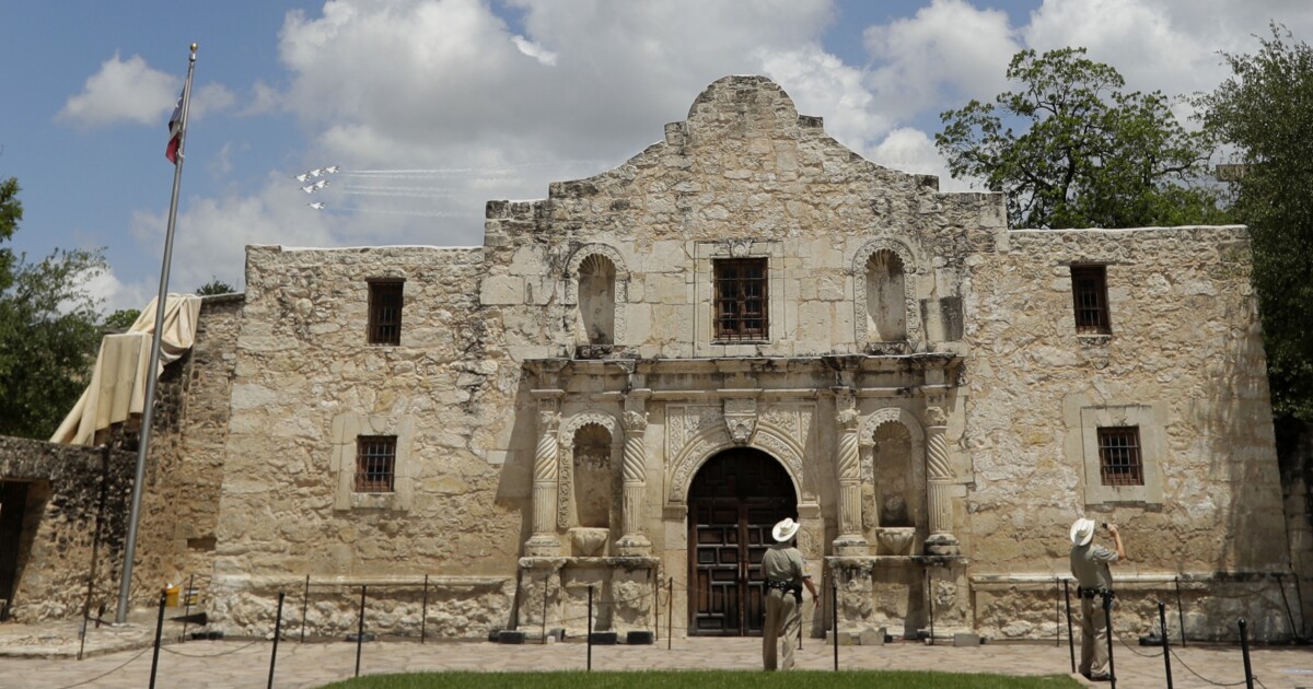 Column: Remembering the Alamo, Texans fight over myth versus history Column: Remembering the Alamo, Texans fight over myth versus history