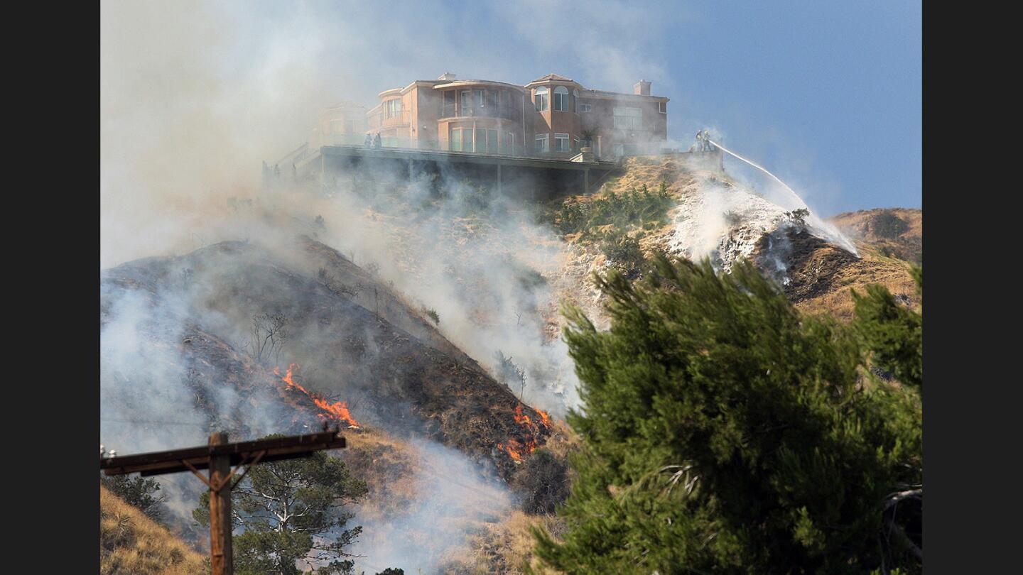 Photo Gallery: Brush fire above Hamline Place in Burbank foothills