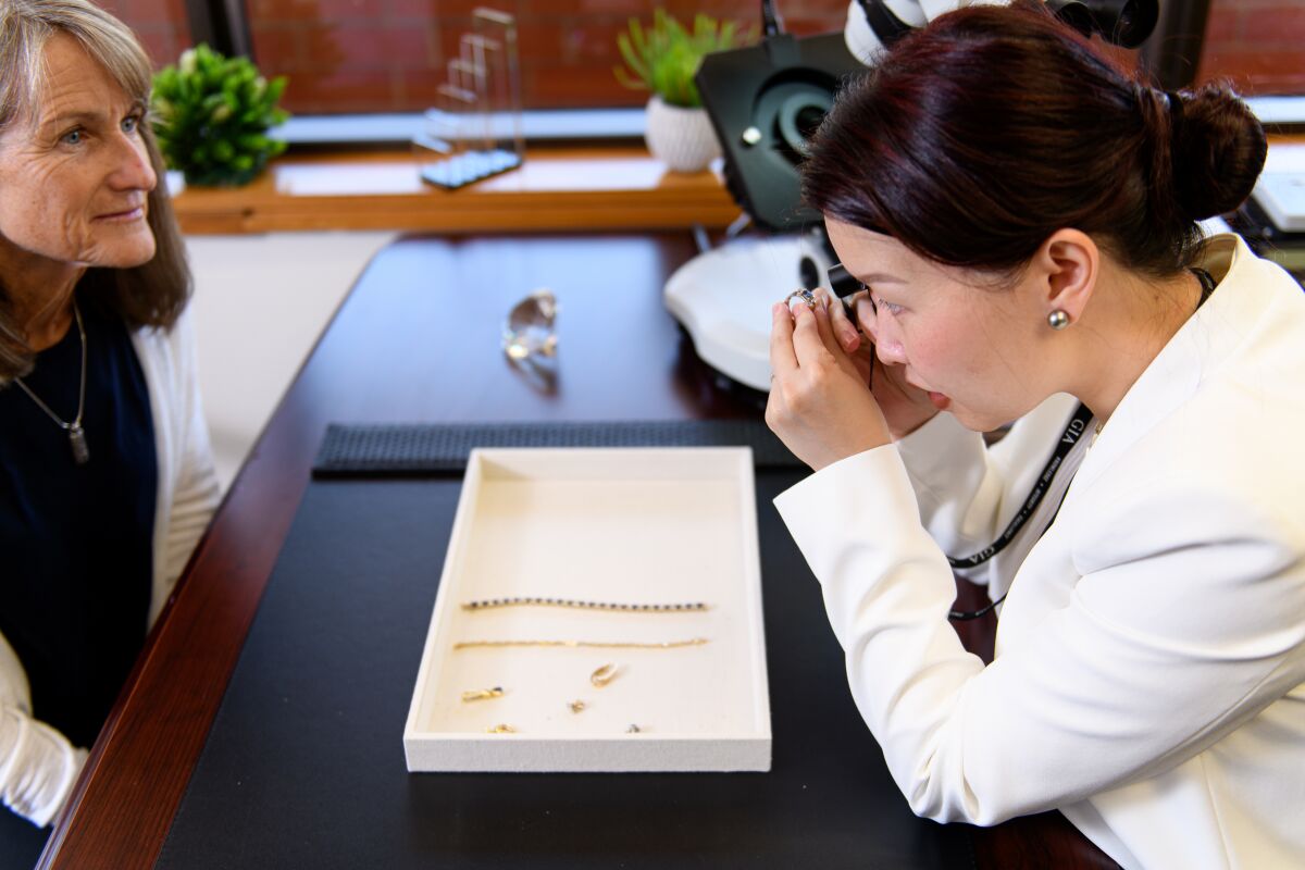 La Jolla Gem Appraisal offers jewelry and watch appraisals for insurance, resale, estate and tax liability purposes.