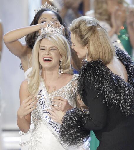 Miss Nebraska Teresa Scanlan crowned