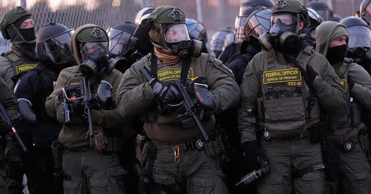 A Força ICE de Trump limpa a América Bilhões em suas contas de corte de impostos e gastos estão pagando por isso A Força ICE de Trump limpa a América Bilhões em suas contas de corte de impostos e gastos estão pagando por isso