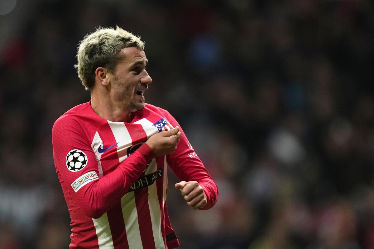 Atletico Madrid's Antoine Griezmann celebrates after scoring his side's third goal during the Champions League Group E soccer match between Atletico Madrid and Celtic at the Metropolitano stadium in Madrid, Spain, Tuesday, Nov. 7, 2023. (AP Photo/Jose Breton)