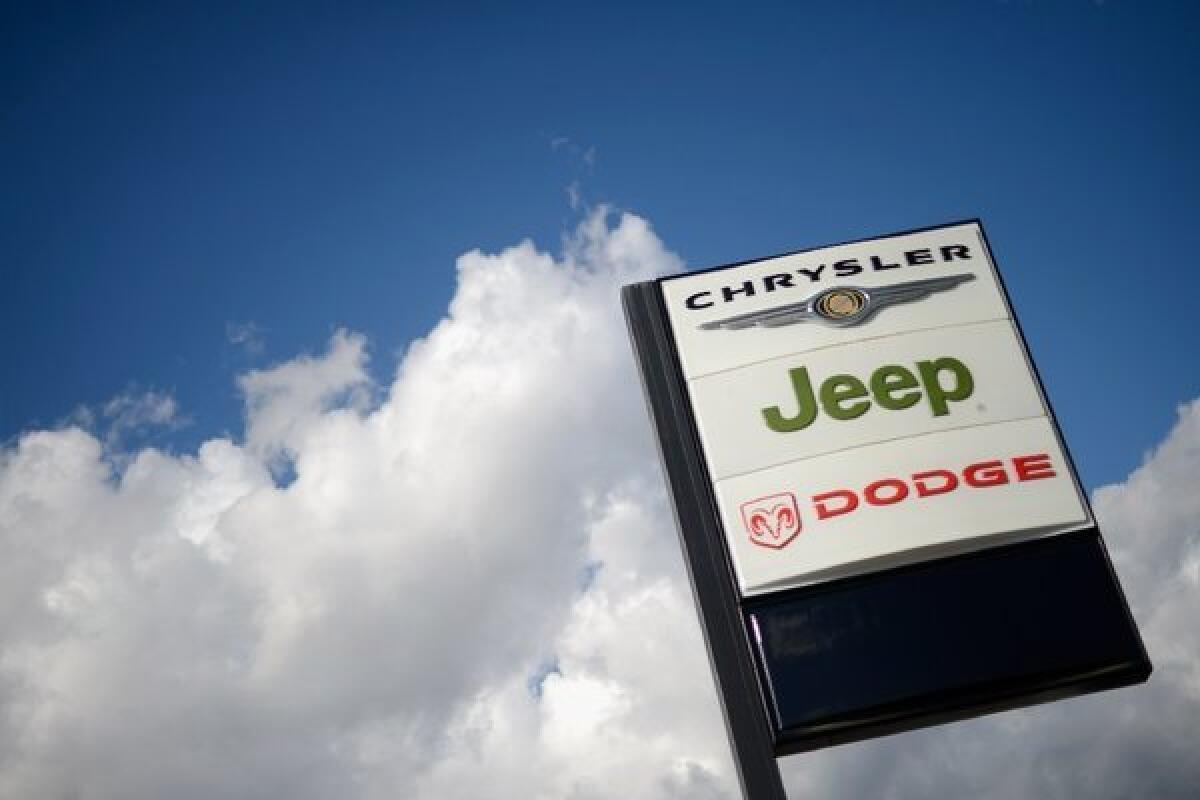 Chrysler Group LLC is recalling 630,000 Jeep SUVs to fix a software error that can delay the firing of curtain air bags and seat-belt pretensioners.