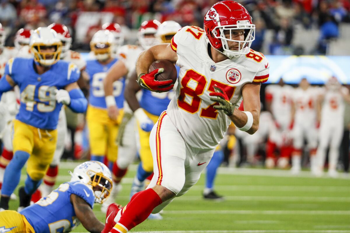 Chiefs tight end Travis Kelce (87) returns on a touchdown catch against the Chargers.