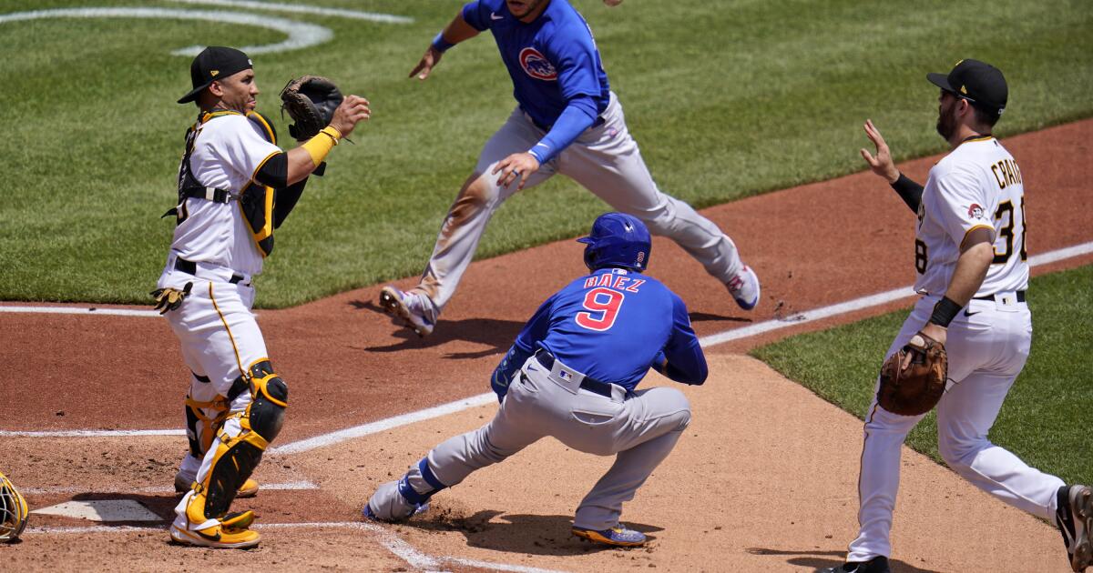 Javy Báez FOOLS the Brewers' Defense for a bizarre run! El Mago SNEAKS in  for a Cubs' run unnoticed 