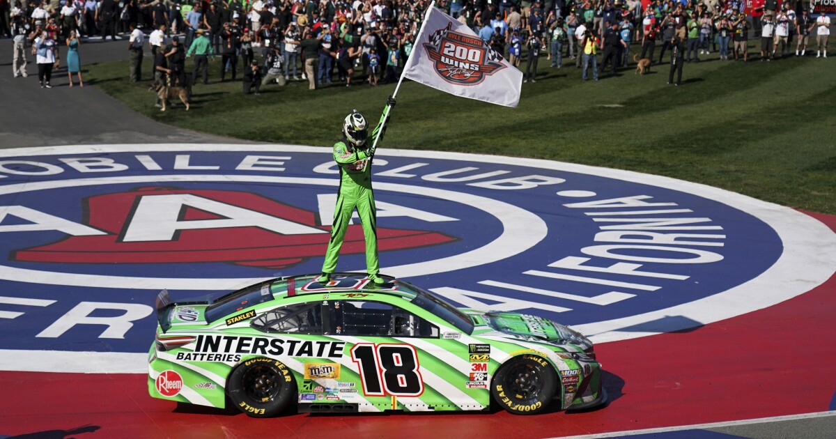 Nascar Announces 2022 Schedule With Early Race In Fontana Los Angeles Times How Many Cars Start A Nascar Race 2022