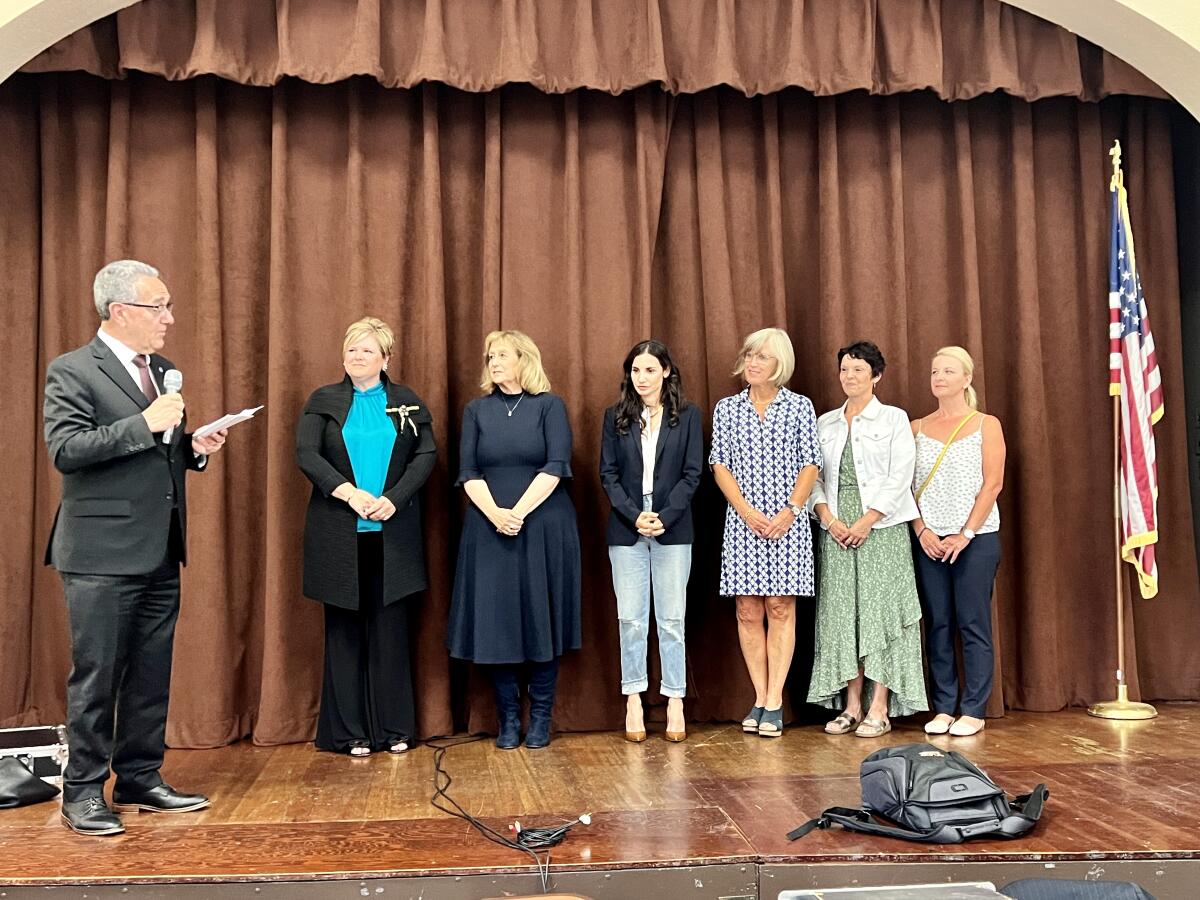 San Diego City Councilman Joe LaCava (left) swears in six new La Jolla Town Council trustees.