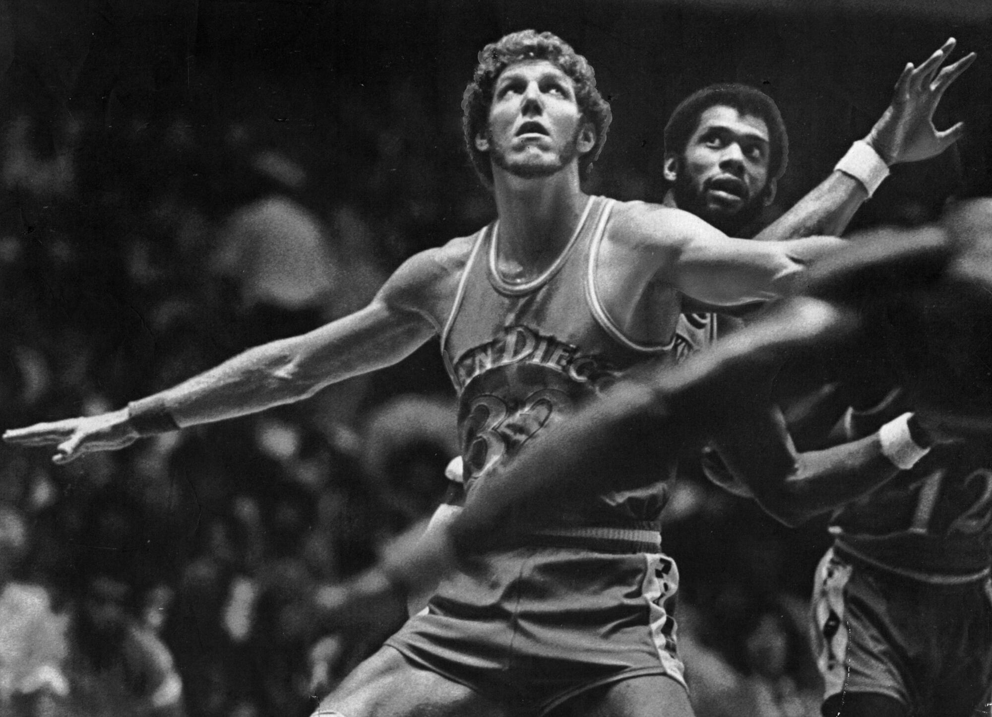 San Diego Clippers center Bill Walton defends in front of Lakers center Kareem Abdul-Jabbar.