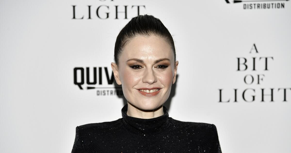 Anna Paquin’s latest premiere glam included a matching cane, amid described wellness concerns