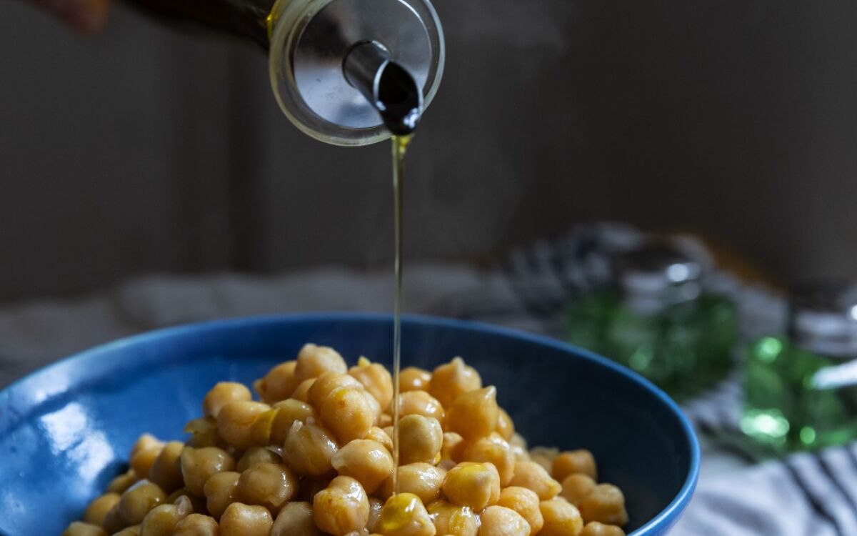 Fried Smoky Chickpeas With Garlic and Ginger