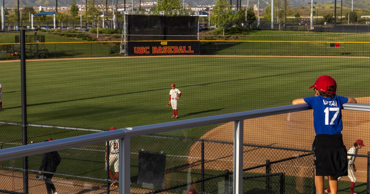 Pourquoi le baseball de l’USC joue des matchs à domicile à plus d’une heure du campus