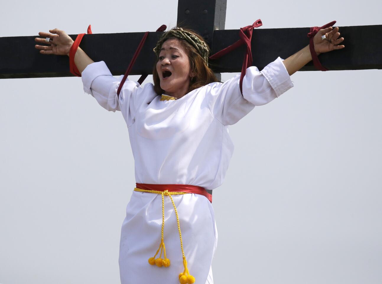 Philippines crucifixion reenactment