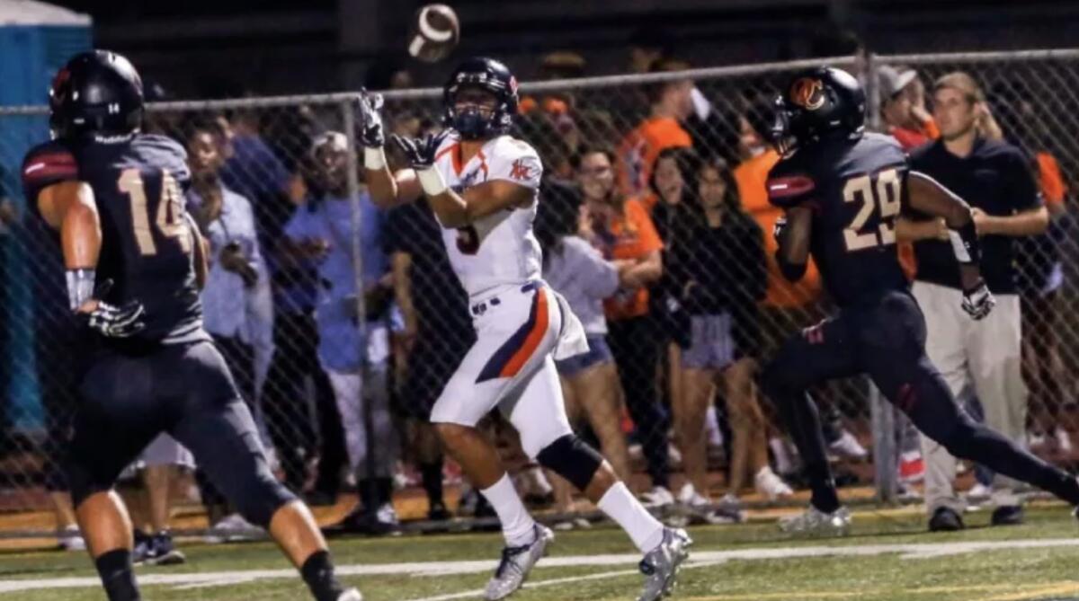 Michael Wilson with the catch for Chaminade in 2017.