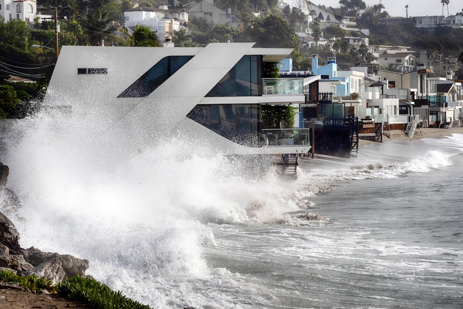 Powerful Pacific swell brings threat of more dangerous surf to California -  The San Diego Union-Tribune