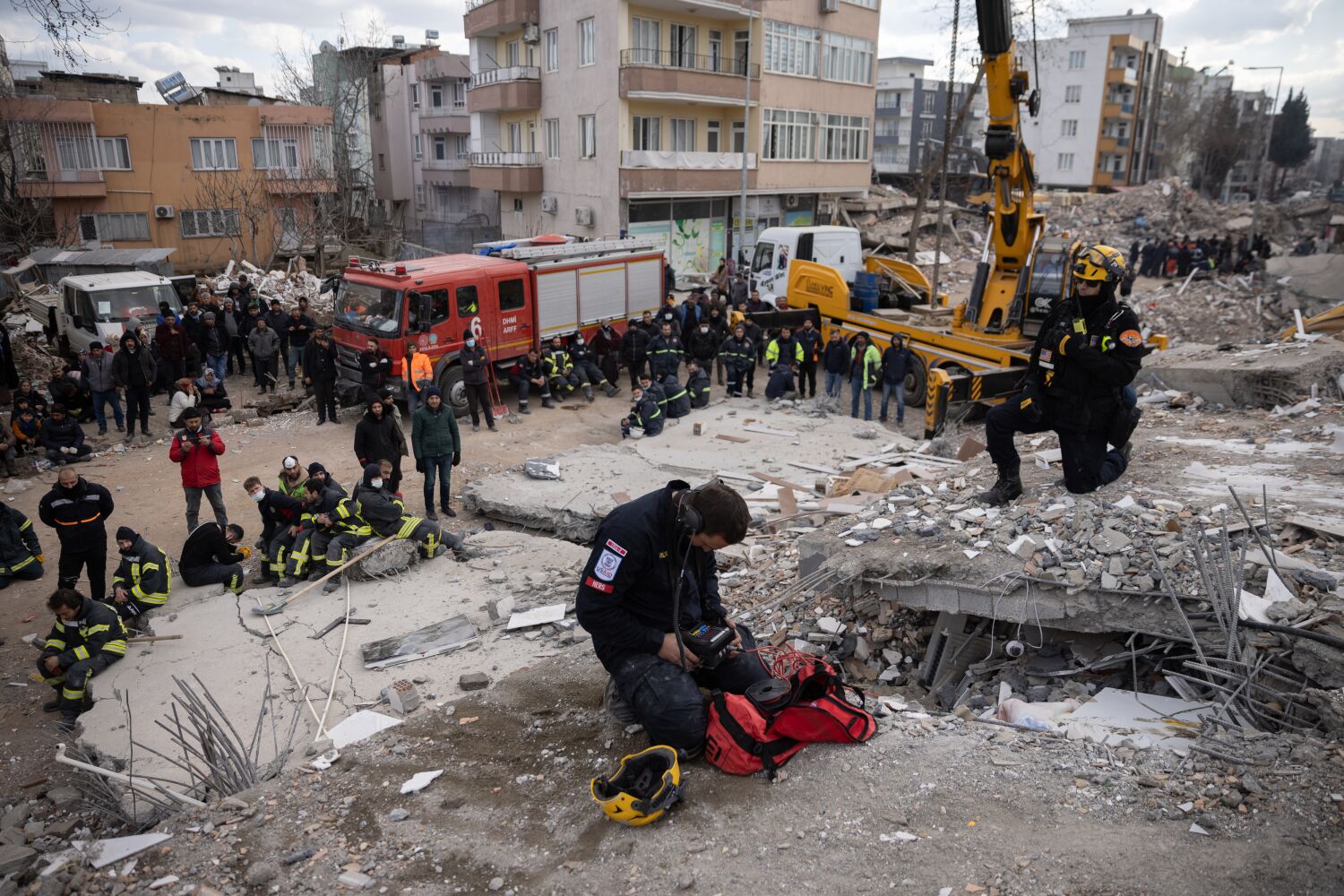 LA County arama ekibi Türkiye depreminden sonra genci kurtardı