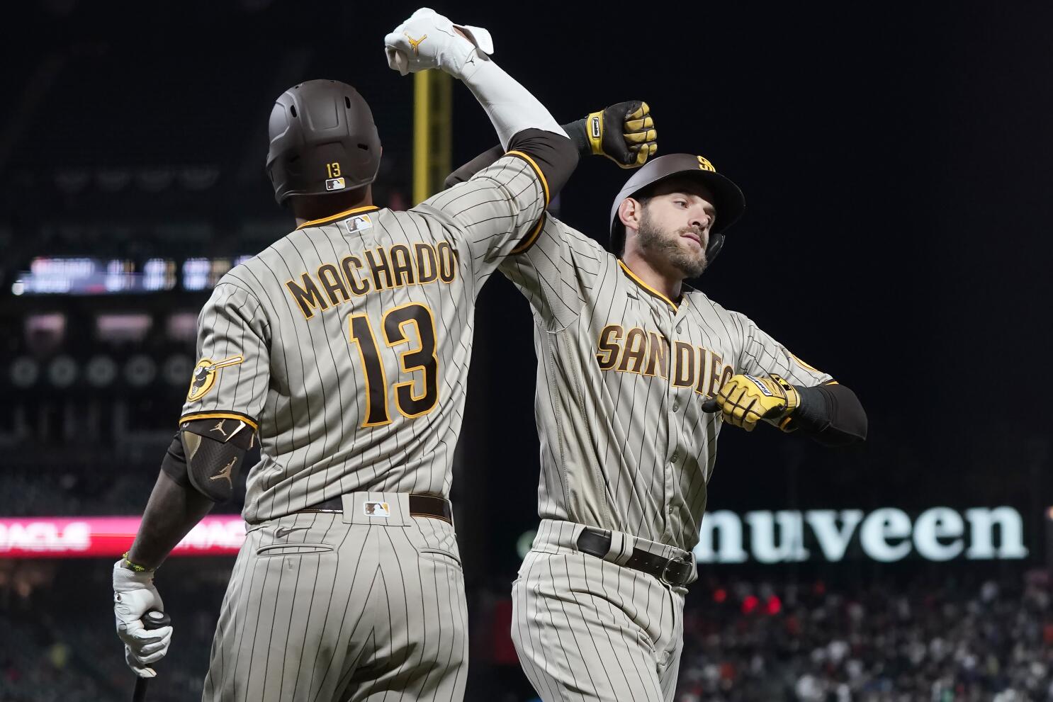 Umpire curses on hot mic during Giants-Padres game: video