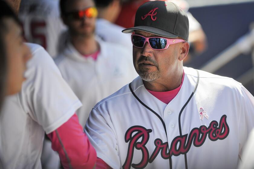 Fredi Gonzalez talks with Atlanta Braves players during a game against Arizona on May 8.