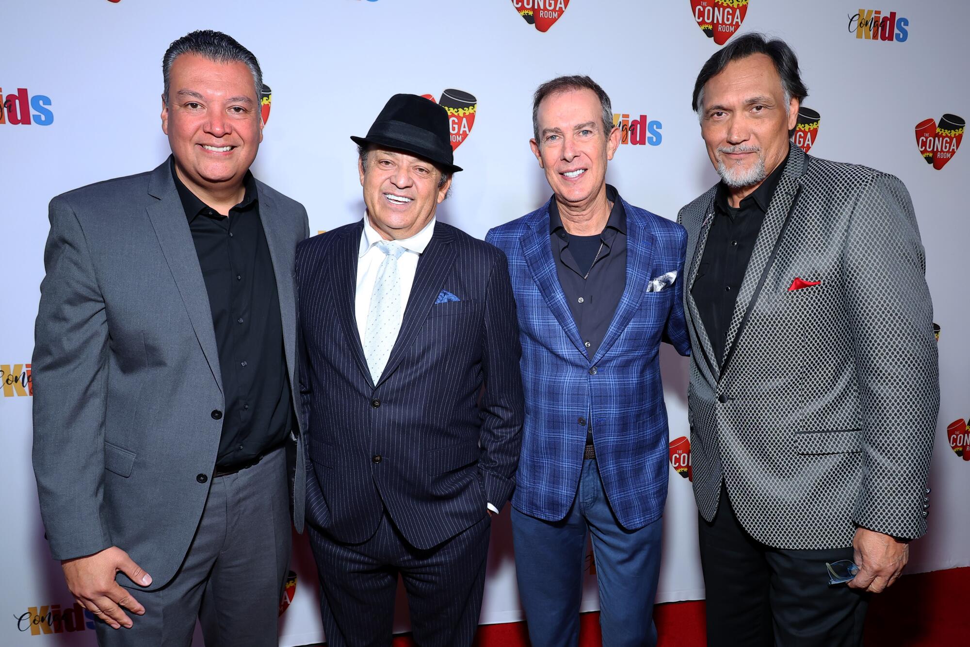 Alex Padilla, Paul Rodriguez, Brad Gluckstein y Jimmy Smits en una foto para el recuerdo.