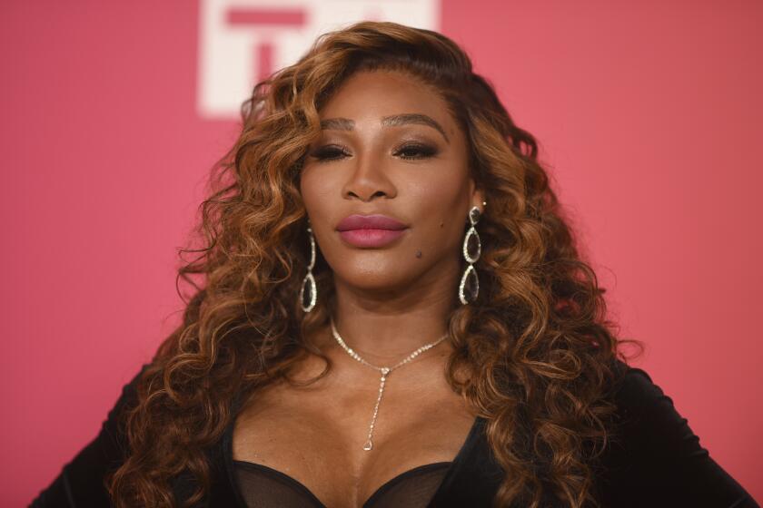 ARCHIVO - Serena Williams acude a los premios de la NAACP, el 25 de febrero de 2023, en Pasadena, California. (Foto de Richard Shotwell/Invision/AP, archivo)