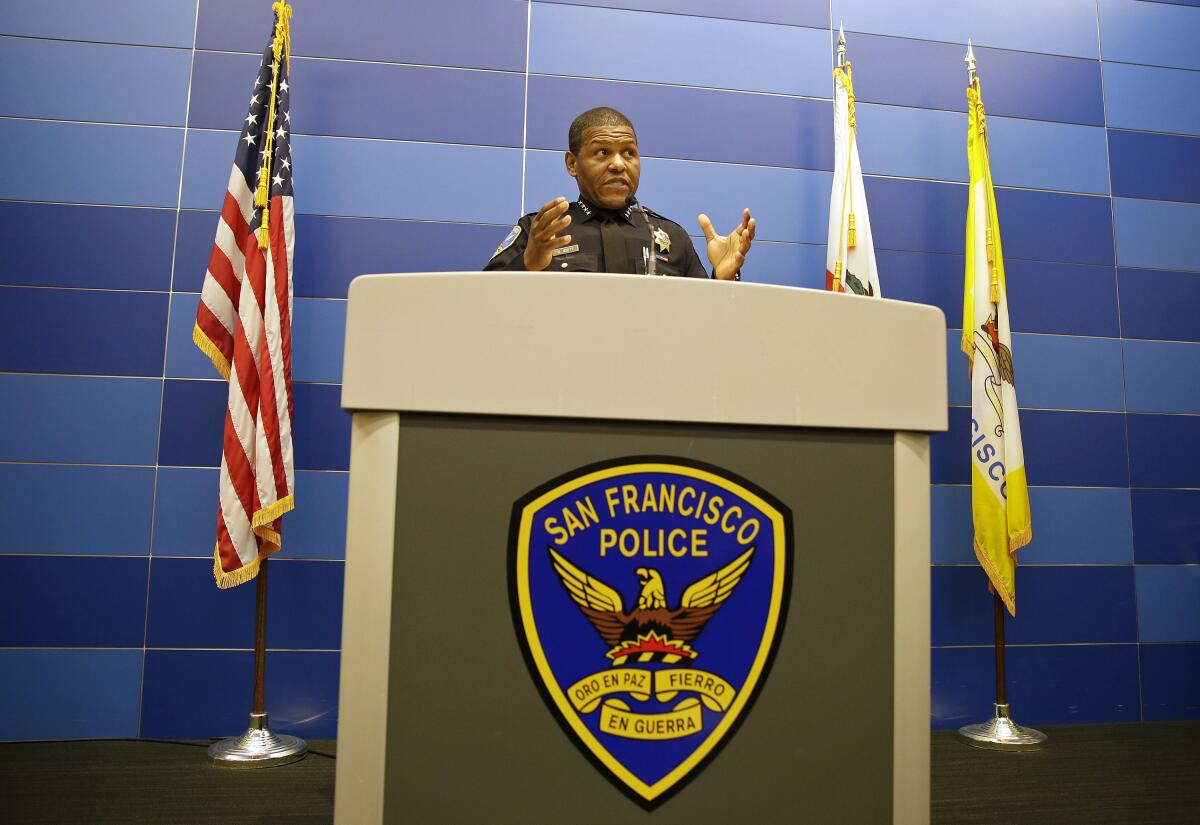 El jefe de la policía de San Francisco, Bill Scott, responde a preguntas durante una conferencia de prensa 