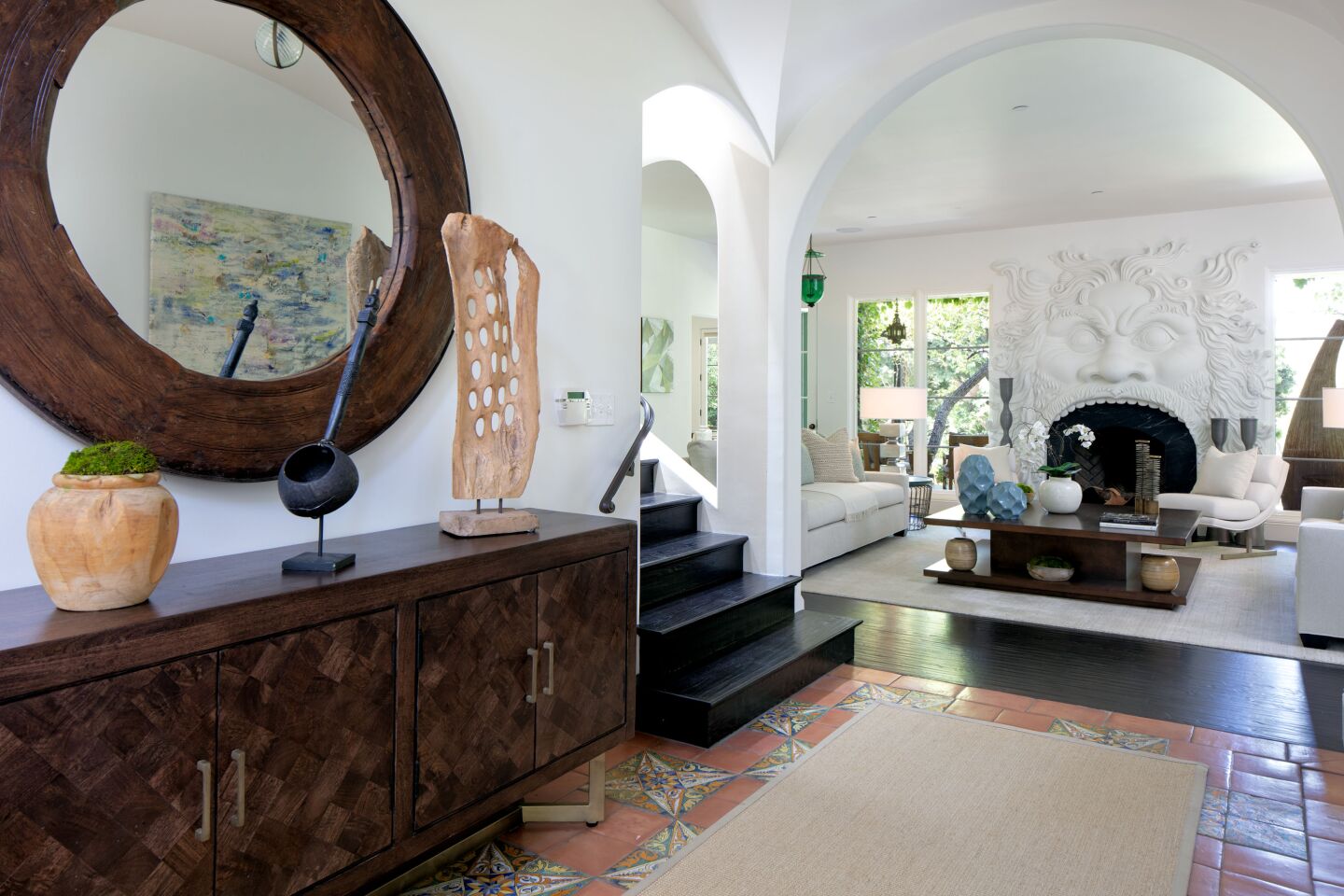 Geena Davis' Pacific Palisades house: the arched-ceiling entry