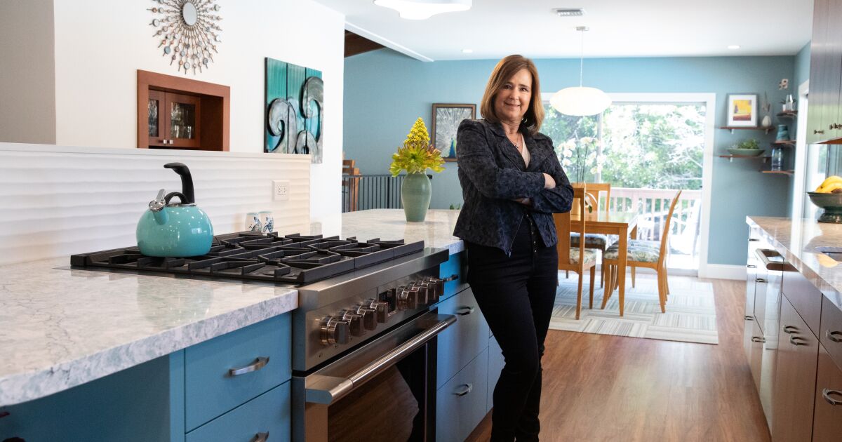 Mount Helix home’s modern makeover sets tone for design pros’ annual Kitchen and Bath tour