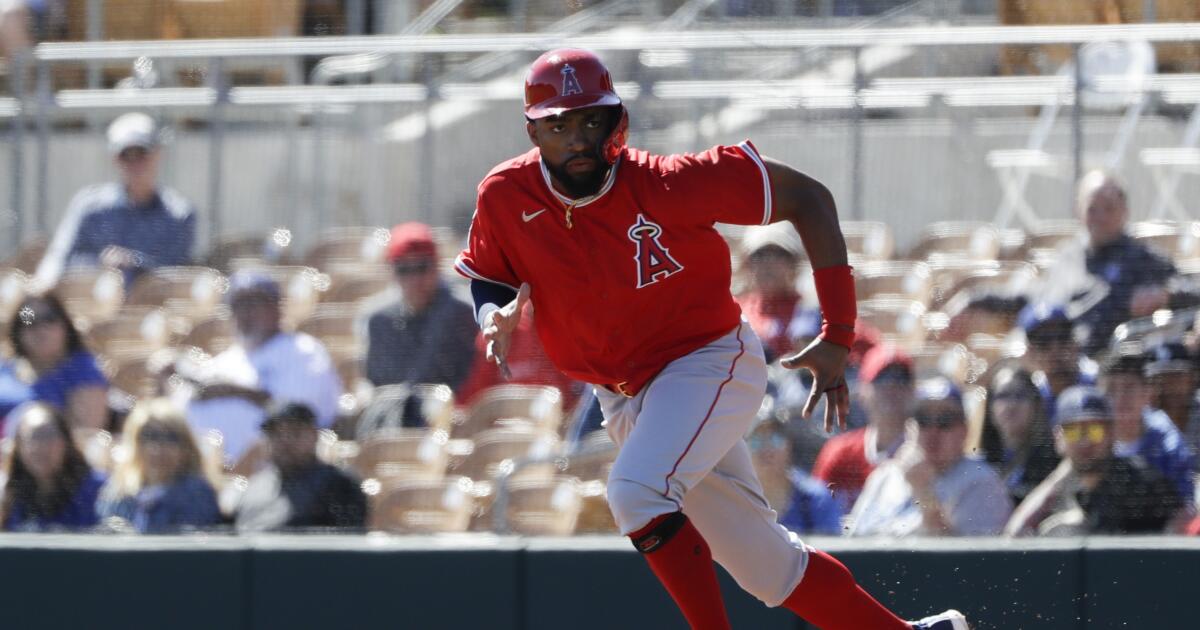 Tommy La Stella productive in his Giants' spring debut