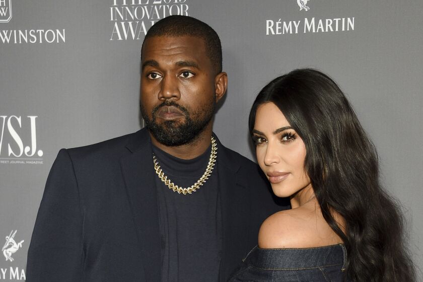 Kanye West (izq) y Kim Kardashian fotografiados durante la entrega de Premios a la Innovación de la WSJ. Magazine el 6 de noviembre del 2019. (Photo by Evan Agostini/Invision/AP, File)