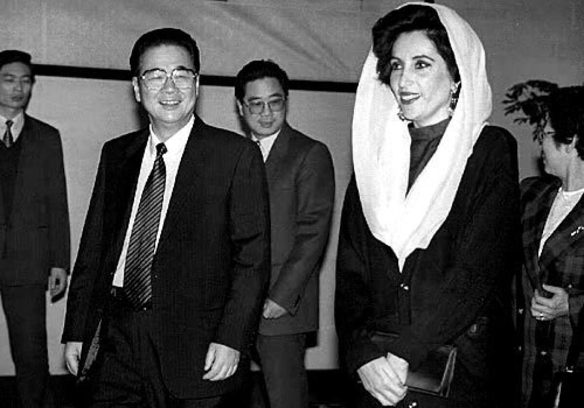 Chinese Premier Li Peng and his Pakistani counterpart, Benazir Bhutto, head to a meeting room at the Great Hall of the People in Beijing after an official welcoming ceremony in 1993.