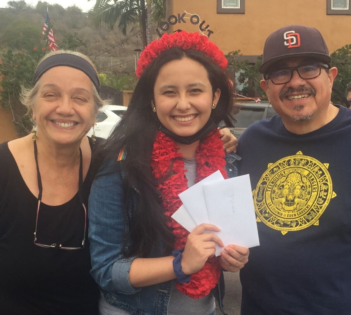 (L-r) Maryann Aguilar, Melanie Dali-Molina Lopez, Manny Aguilar