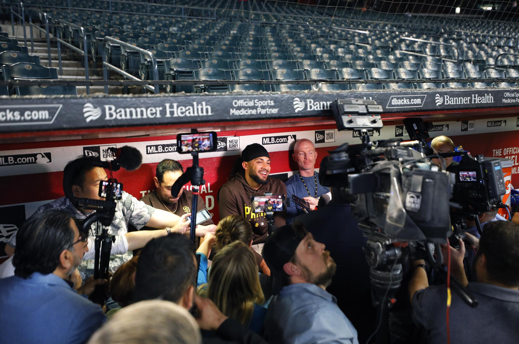 Scene & Heard at Chase Field: Padres fans swarm Phoenix to welcome back  Fernando Tatis Jr. on a 'bonito dia' - The San Diego Union-Tribune