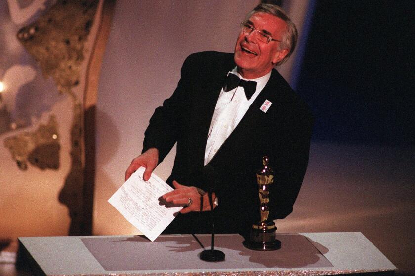 Martin Landau ("Ed Wood") wins Best Supporting Actor award in Oscar. 03/27/95
