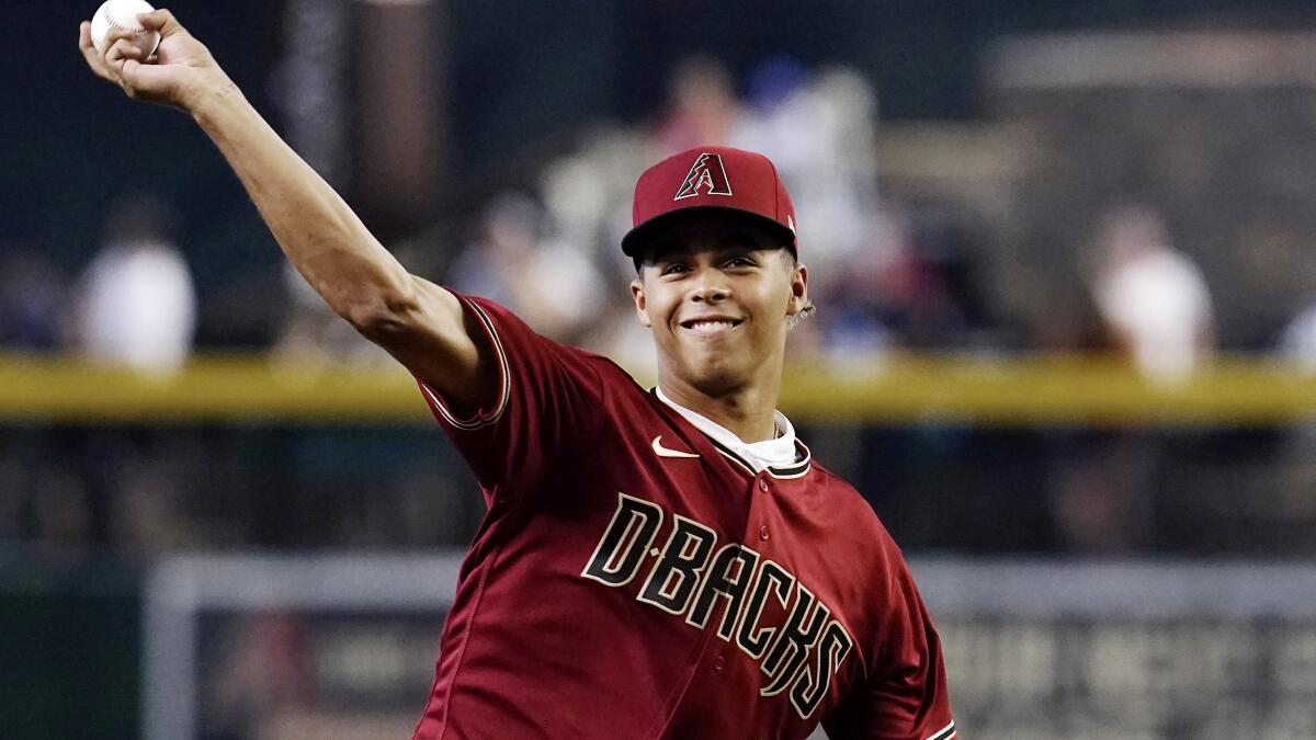 Druw Jones takes BP with D-backs, flashes glove to avoid losing