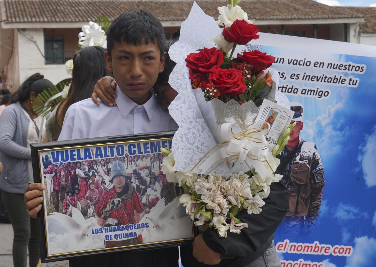 El oscuro pasado de Perú emerge en funeral de manifestante - Los Angeles  Times