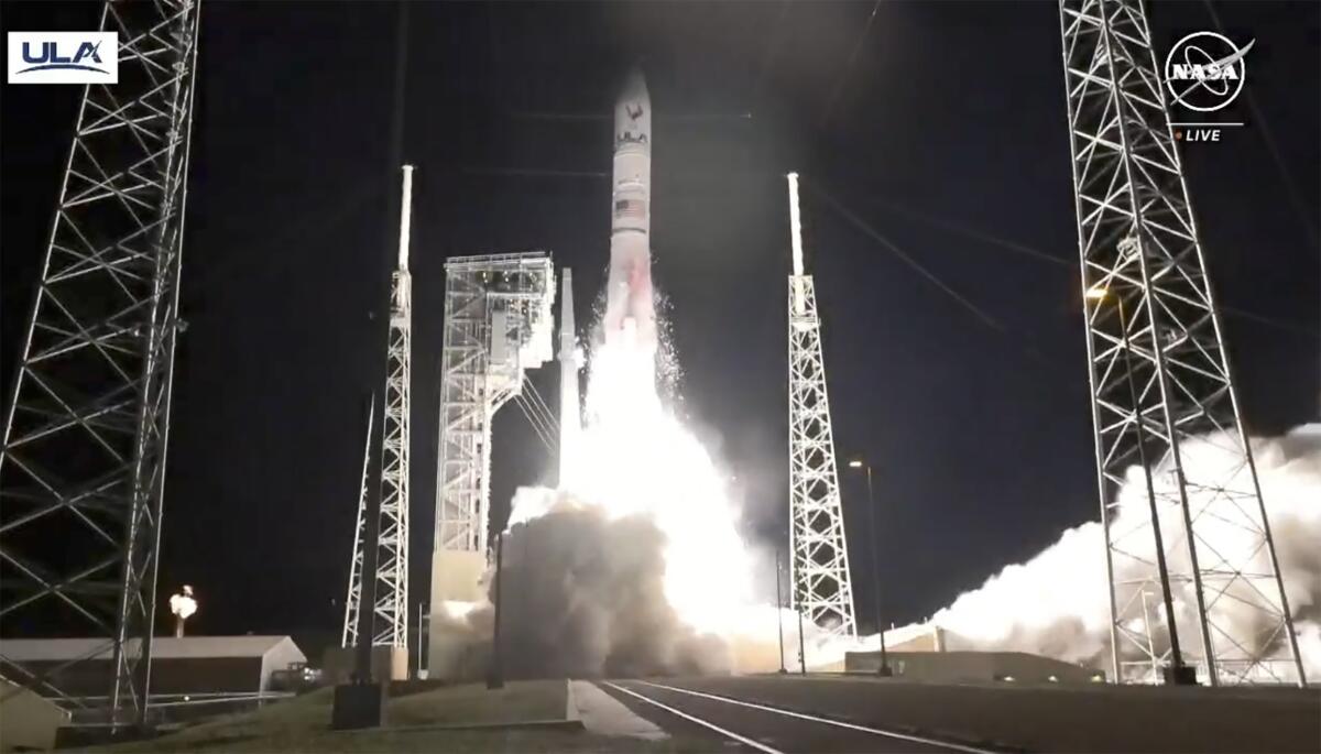 El cohete Vulcan de United Launch Alliance, con la sonda lunar de Astrobotic Technology, 