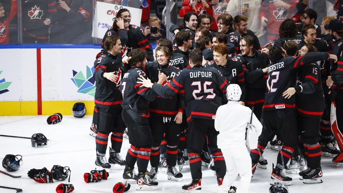 US wins Group B in world junior hockey, beating Finland 6-2 - The San Diego  Union-Tribune