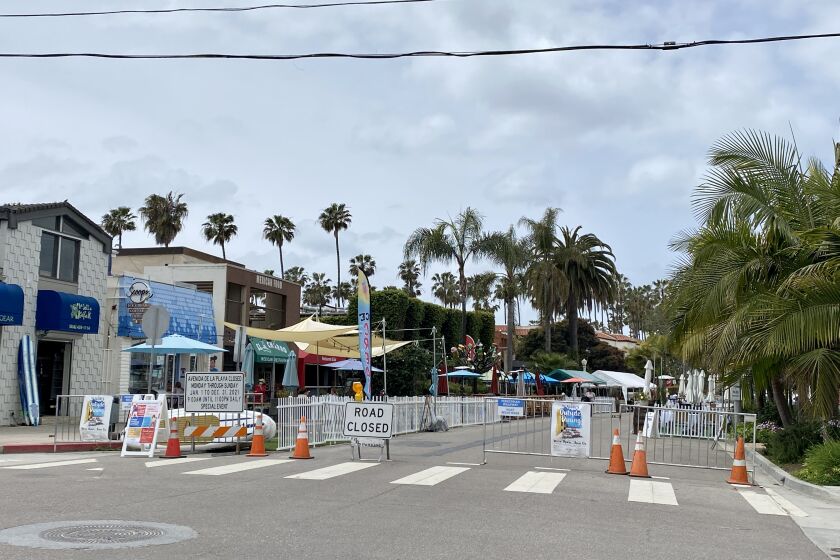 Avenida de la Playa closed to vehicles for outdoor dining