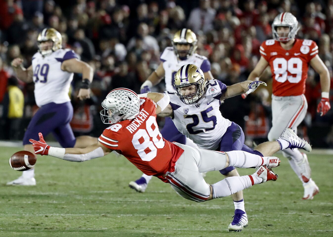Ohio State tight end Jeremy Rickert can't reach a pass from quarterback Dwayne Haskins Jr. as Washington's Ben Burr-Kirven covers in the fourth quarter.