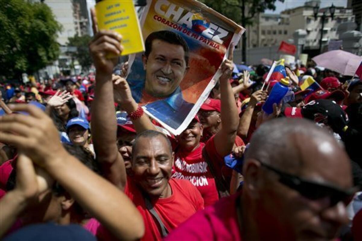 El gobernador del estado venezolano de Miranda (centro), Henrique Capriles, dijo hoy que el presidente Nicolás Maduro ha incumplido los acuerdos suscritos en la mesa de diálogo, algo que el opositor consideró como una burla al papa Francisco, quien envió un mediador a estas conversaciones.