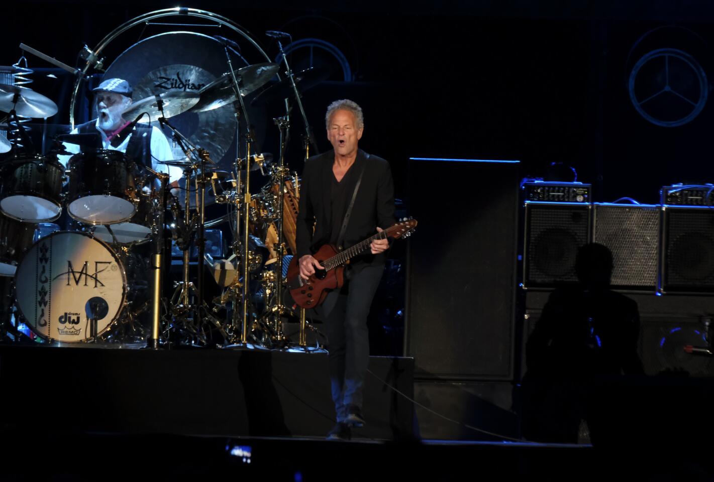Fleetwood Mac mails it in at Classic West concert