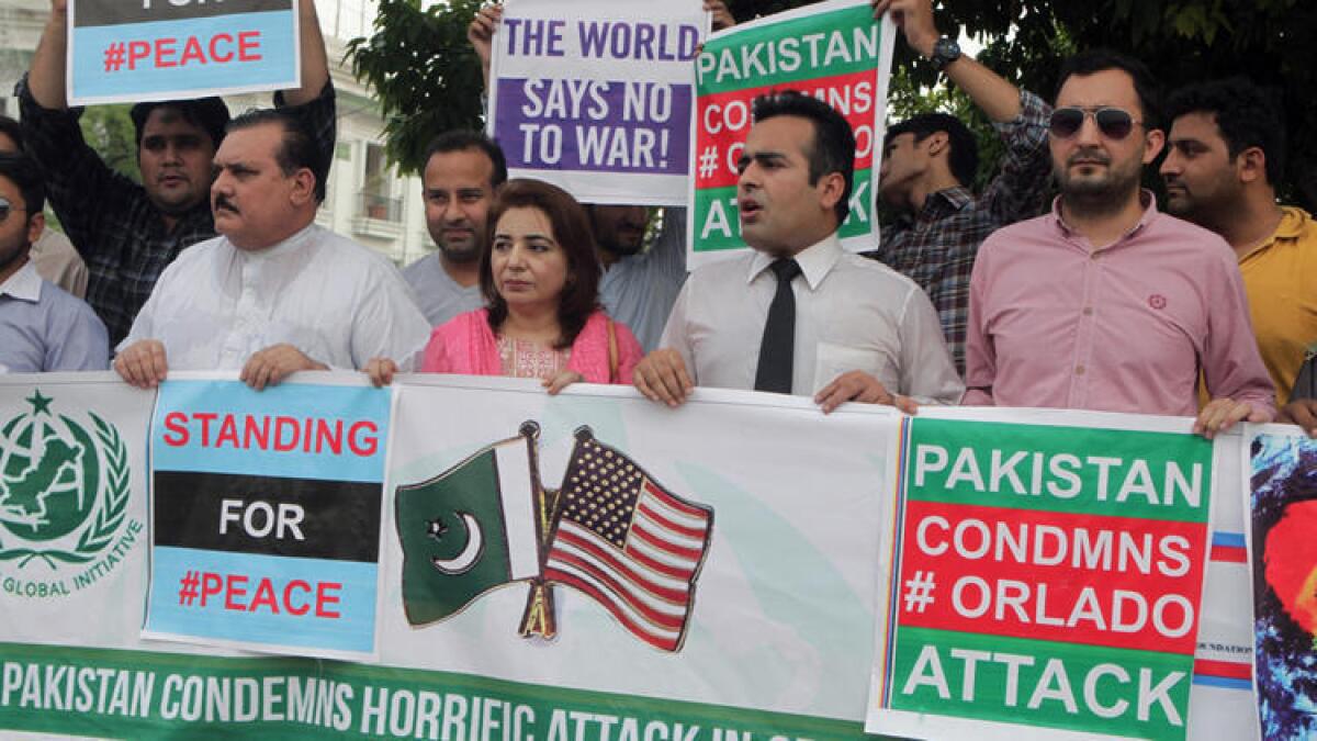 Una manifestación en Lahore, Pakistán, este martes 14 de junio, para condenar el tiroteo masivo en el club nocturno Pulse, de Orlando, Florida.