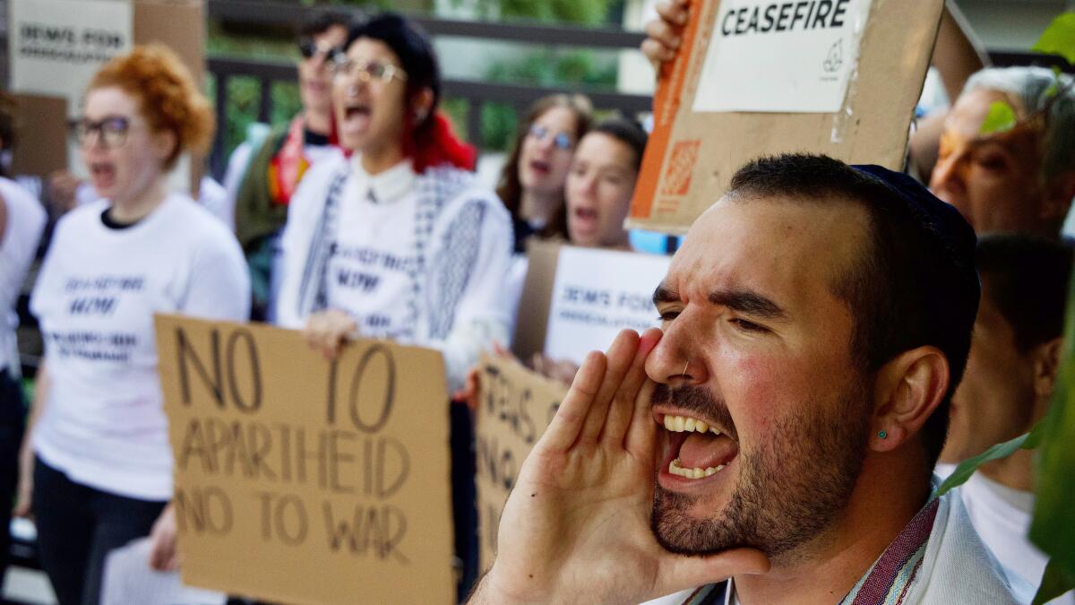 'No war crimes in our name,' Jewish protesters say outside Kamala Harris' L.A. home