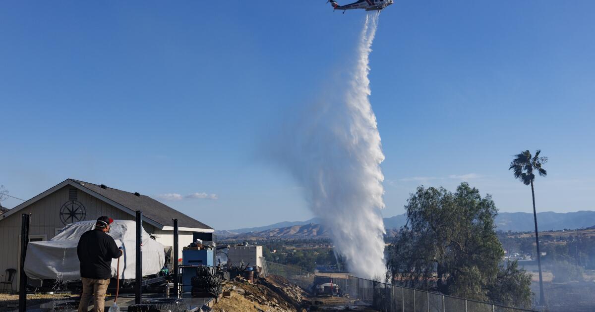 Un incendie de forêt dans le comté de Riverside a provoqué des évacuations et détruit une maison