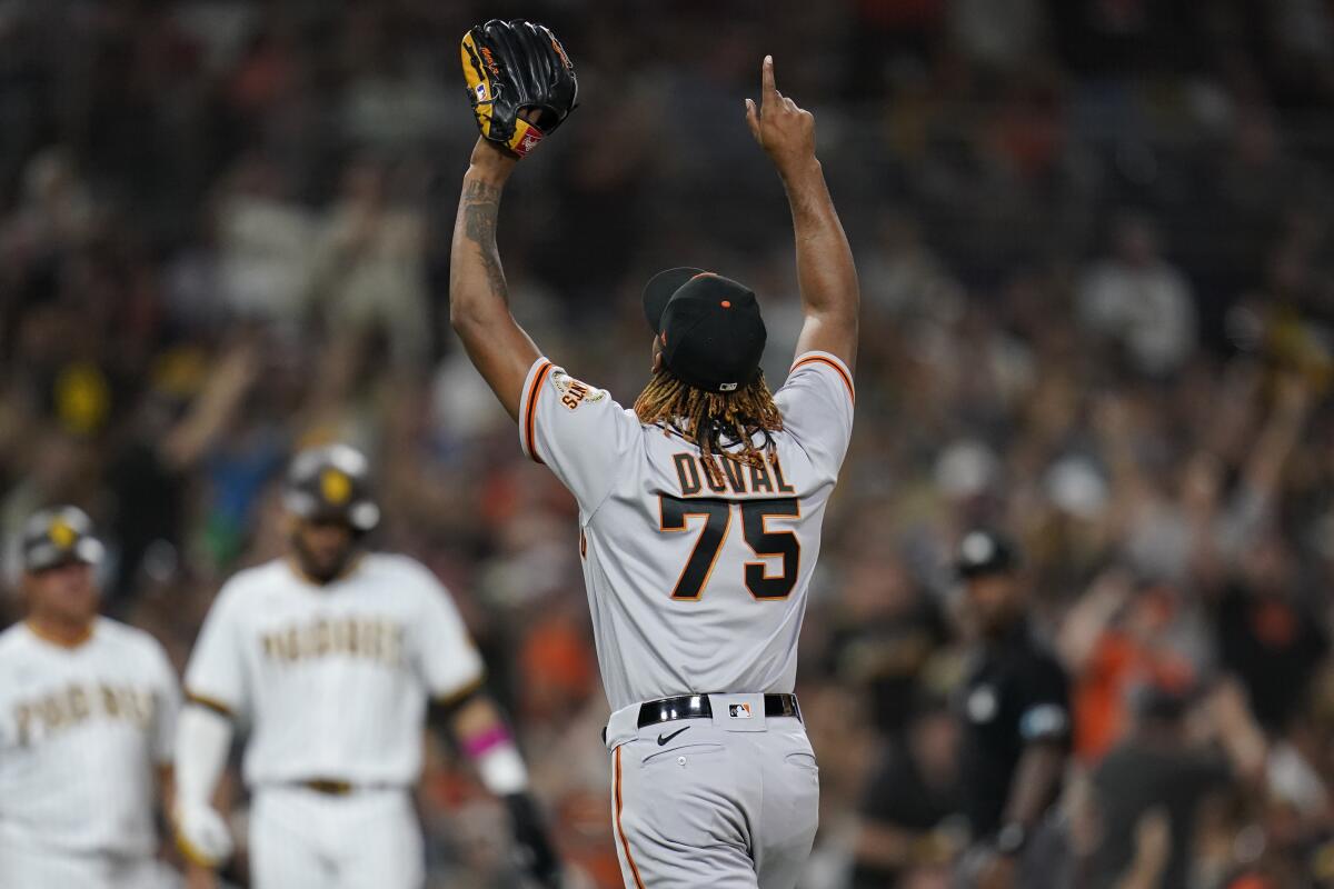 Giants, Dodgers running neck-and-neck in the wild, wild NL West: The week  in baseball 