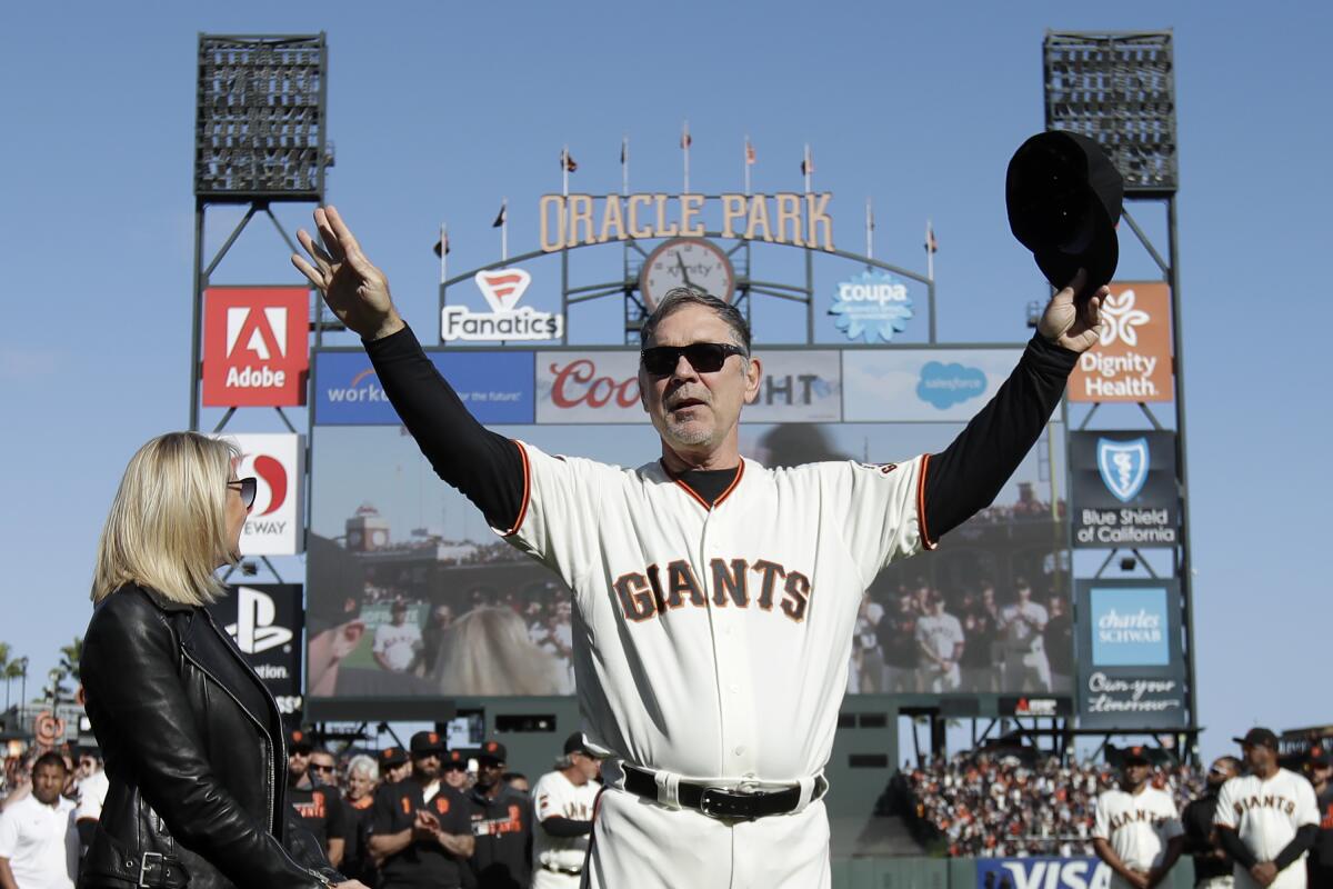 Giants shortstop Brandon Crawford thanks fans after possible final