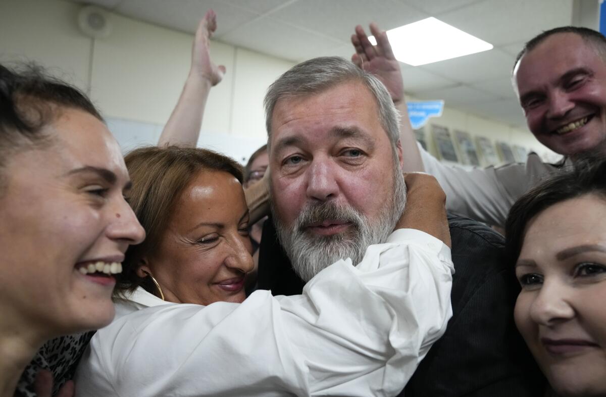 Colleagues congratulate Novaya Gazeta editor Dmitry Muratov.