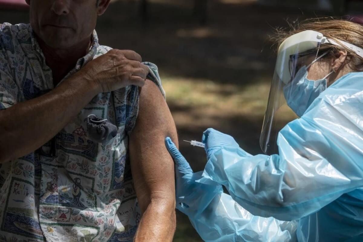 Voluntarios del Cuerpo de Reserva Médica administran vacunas contra la viruela del mono