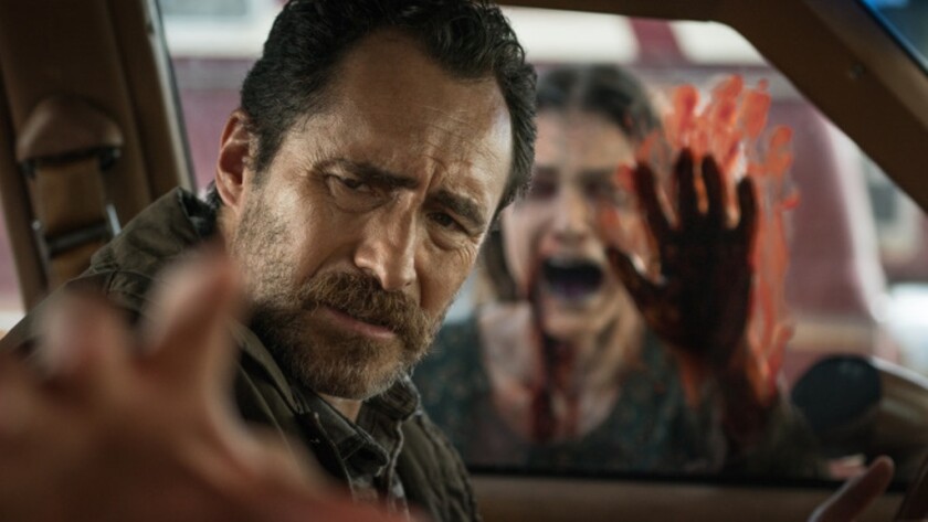 El actor mexicano Demián Bichir en una escena de “The Grudge”.