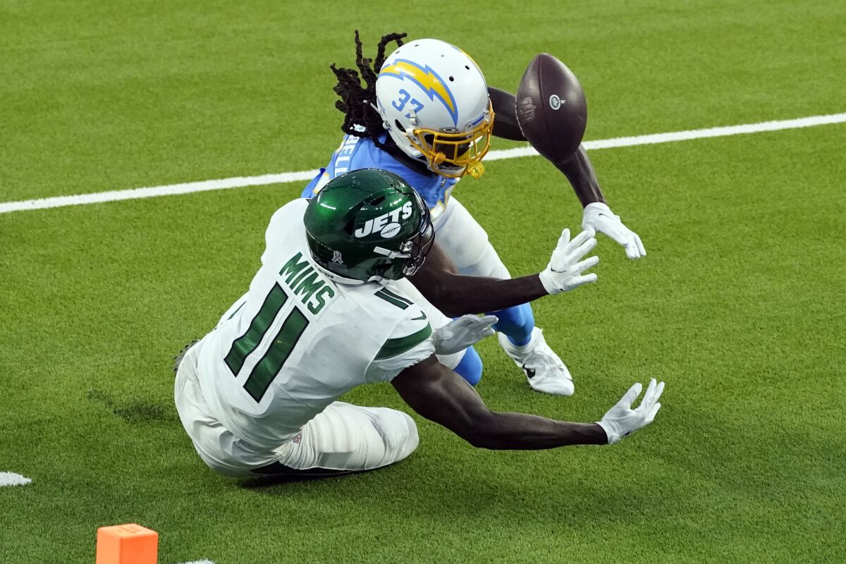 Chargers cornerback Tevaughn Campbell breaks up a pass intended for  Denzel Mims to end the Jets' final drive.